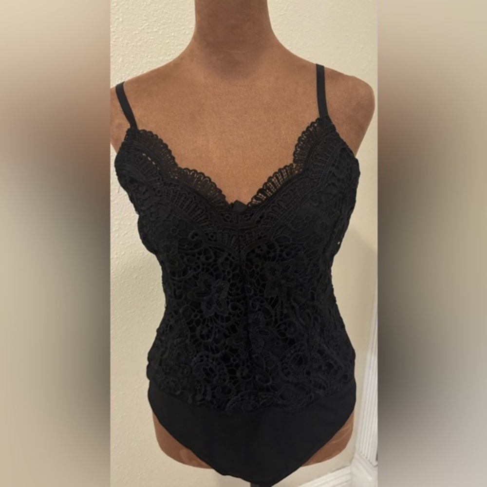 Iris Black Fabric Detail